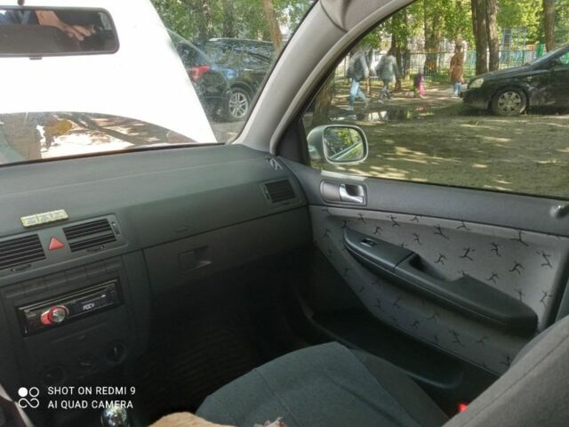 Сірий Шкода Фабія, об'ємом двигуна 1.2 л та пробігом 180 тис. км за 3100 $, фото 4 на Automoto.ua