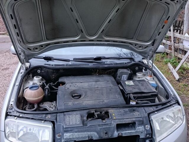 Серый Шкода Фабия, объемом двигателя 1.4 л и пробегом 226 тыс. км за 3500 $, фото 5 на Automoto.ua