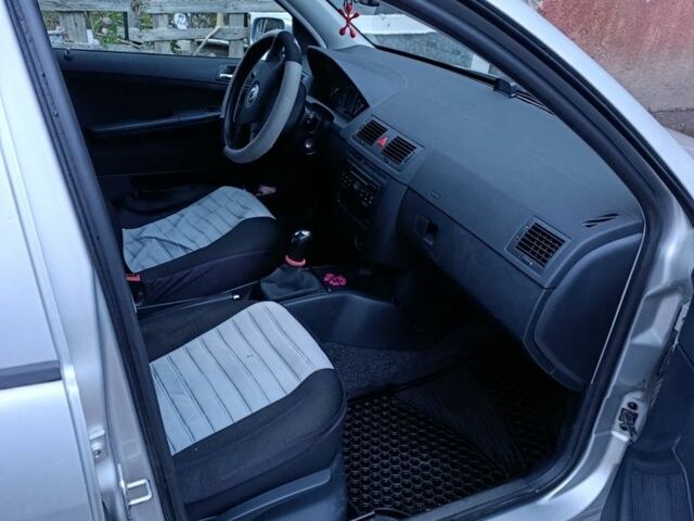 Серый Шкода Фабия, объемом двигателя 1.4 л и пробегом 226 тыс. км за 3500 $, фото 4 на Automoto.ua