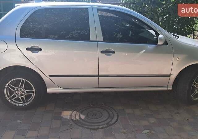 Серый Шкода Фабия, объемом двигателя 1.2 л и пробегом 230 тыс. км за 3500 $, фото 2 на Automoto.ua