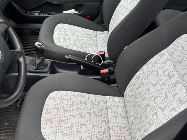 Серый Шкода Фабия, объемом двигателя 1.9 л и пробегом 280 тыс. км за 2500 $, фото 5 на Automoto.ua