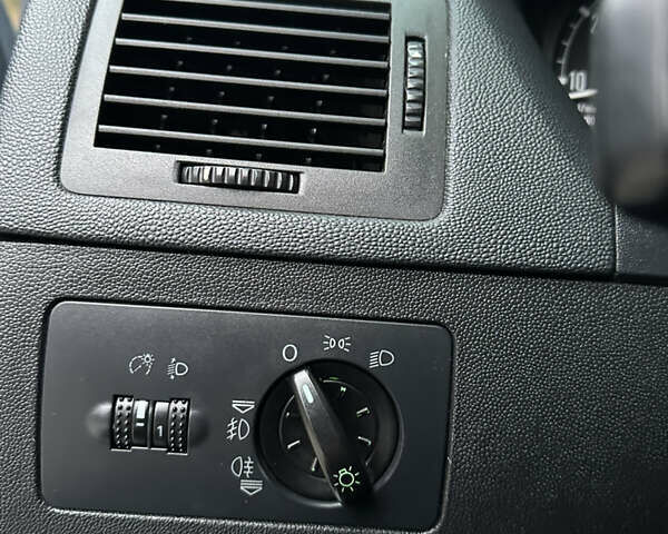 Серый Шкода Фабия, объемом двигателя 1.39 л и пробегом 236 тыс. км за 4000 $, фото 19 на Automoto.ua