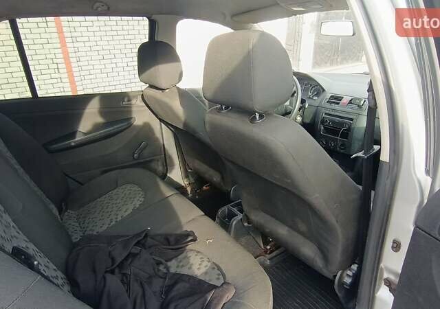 Серый Шкода Фабия, объемом двигателя 1.4 л и пробегом 371 тыс. км за 3200 $, фото 26 на Automoto.ua