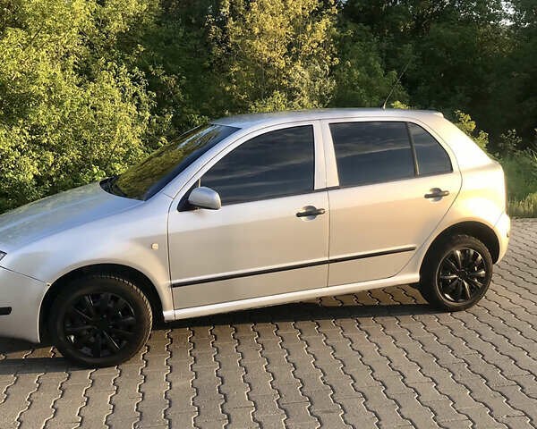 Серый Шкода Фабия, объемом двигателя 1.2 л и пробегом 380 тыс. км за 3200 $, фото 6 на Automoto.ua