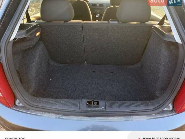 Серый Шкода Фабия, объемом двигателя 1.39 л и пробегом 184 тыс. км за 4000 $, фото 12 на Automoto.ua