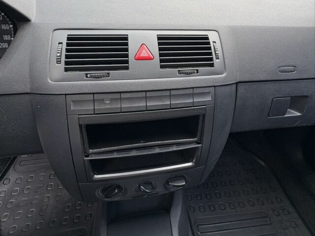 Серый Шкода Фабия, объемом двигателя 1.2 л и пробегом 137 тыс. км за 4500 $, фото 4 на Automoto.ua