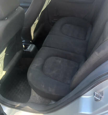 Серый Шкода Фабия, объемом двигателя 1.2 л и пробегом 292 тыс. км за 3000 $, фото 4 на Automoto.ua