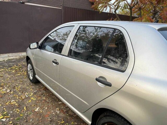 Серый Шкода Фабия, объемом двигателя 1.2 л и пробегом 245 тыс. км за 3500 $, фото 5 на Automoto.ua