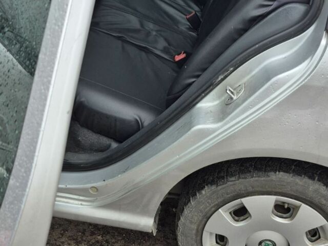 Сірий Шкода Фабія, об'ємом двигуна 0 л та пробігом 350 тис. км за 1800 $, фото 11 на Automoto.ua