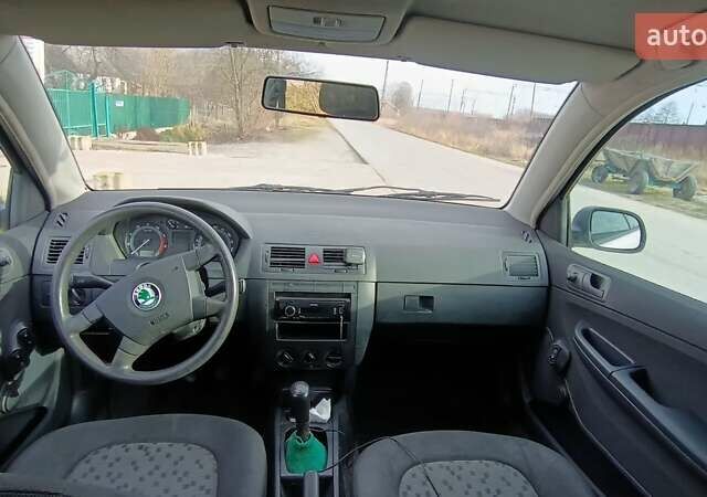 Серый Шкода Фабия, объемом двигателя 1.4 л и пробегом 371 тыс. км за 3200 $, фото 24 на Automoto.ua