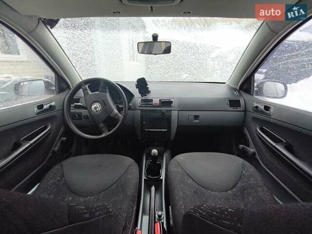 Сірий Шкода Фабія, об'ємом двигуна 1.2 л та пробігом 200 тис. км за 2700 $, фото 10 на Automoto.ua