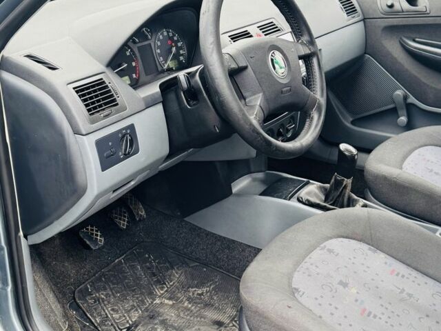 Сірий Шкода Фабія, об'ємом двигуна 1.2 л та пробігом 122 тис. км за 2400 $, фото 7 на Automoto.ua