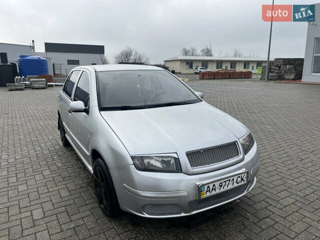 Серый Шкода Фабия, объемом двигателя 1.2 л и пробегом 243 тыс. км за 2850 $, фото 1 на Automoto.ua