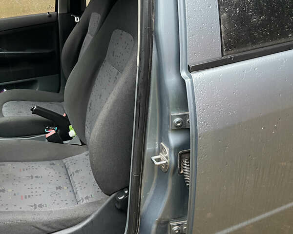 Сірий Шкода Фабія, об'ємом двигуна 1.2 л та пробігом 262 тис. км за 3350 $, фото 7 на Automoto.ua
