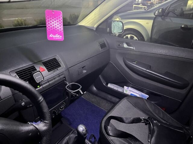 Серый Шкода Фабия, объемом двигателя 1.4 л и пробегом 236 тыс. км за 4200 $, фото 4 на Automoto.ua