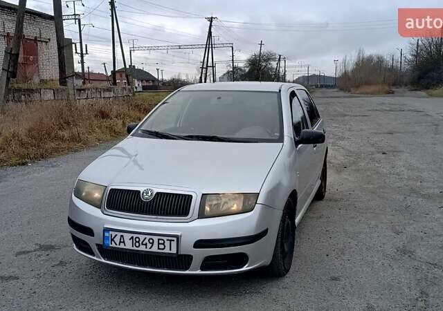 Серый Шкода Фабия, объемом двигателя 1.4 л и пробегом 371 тыс. км за 3200 $, фото 4 на Automoto.ua