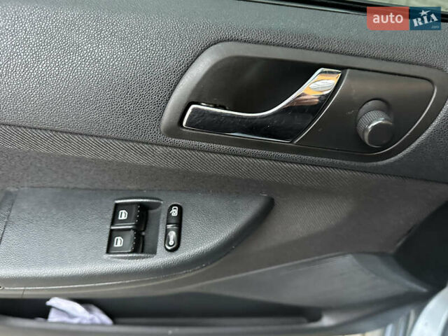 Серый Шкода Фабия, объемом двигателя 1.39 л и пробегом 236 тыс. км за 4000 $, фото 20 на Automoto.ua