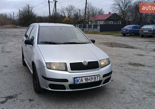 Серый Шкода Фабия, объемом двигателя 1.4 л и пробегом 371 тыс. км за 3200 $, фото 2 на Automoto.ua