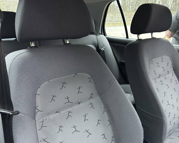 Сірий Шкода Фабія, об'ємом двигуна 1.4 л та пробігом 208 тис. км за 5399 $, фото 25 на Automoto.ua