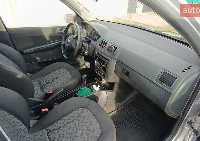 Серый Шкода Фабия, объемом двигателя 1.4 л и пробегом 371 тыс. км за 3200 $, фото 25 на Automoto.ua