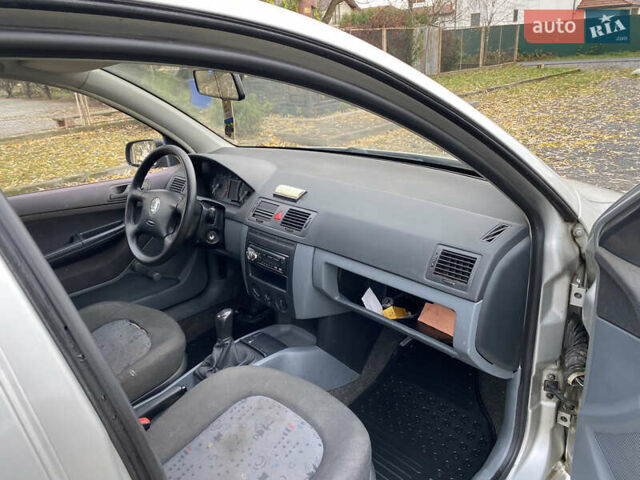 Серый Шкода Фабия, объемом двигателя 1.2 л и пробегом 777 тыс. км за 1999 $, фото 12 на Automoto.ua