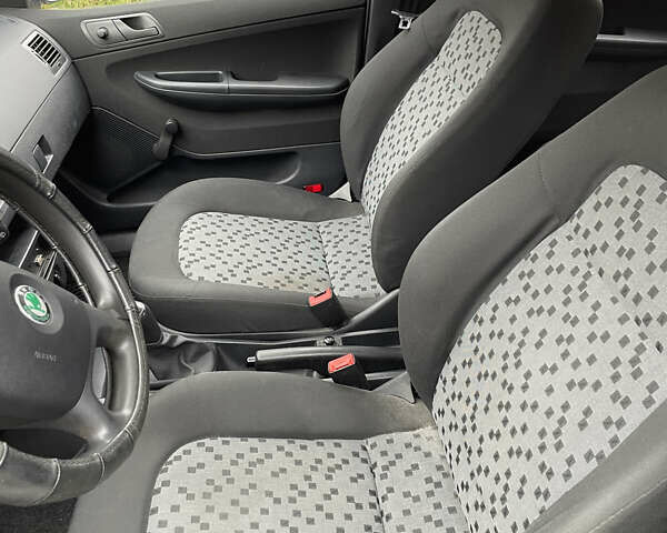 Серый Шкода Фабия, объемом двигателя 1.2 л и пробегом 89 тыс. км за 4700 $, фото 9 на Automoto.ua