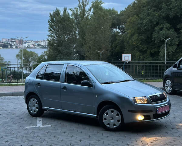 Сірий Шкода Фабія, об'ємом двигуна 1.39 л та пробігом 197 тис. км за 3950 $, фото 1 на Automoto.ua