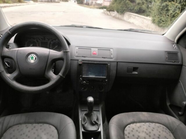 Серый Шкода Фабия, объемом двигателя 1.2 л и пробегом 250 тыс. км за 2900 $, фото 5 на Automoto.ua