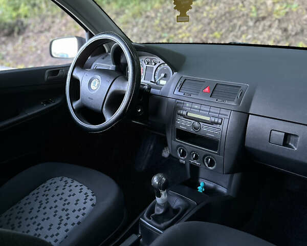 Сірий Шкода Фабія, об'ємом двигуна 1.39 л та пробігом 197 тис. км за 3950 $, фото 73 на Automoto.ua