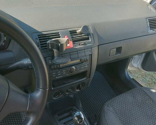 Серый Шкода Фабия, объемом двигателя 1.2 л и пробегом 280 тыс. км за 3600 $, фото 34 на Automoto.ua