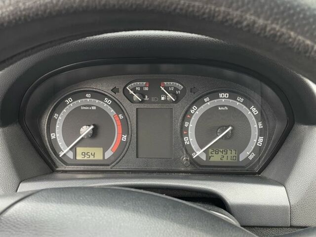 Сірий Шкода Фабія, об'ємом двигуна 1.2 л та пробігом 285 тис. км за 3900 $, фото 6 на Automoto.ua