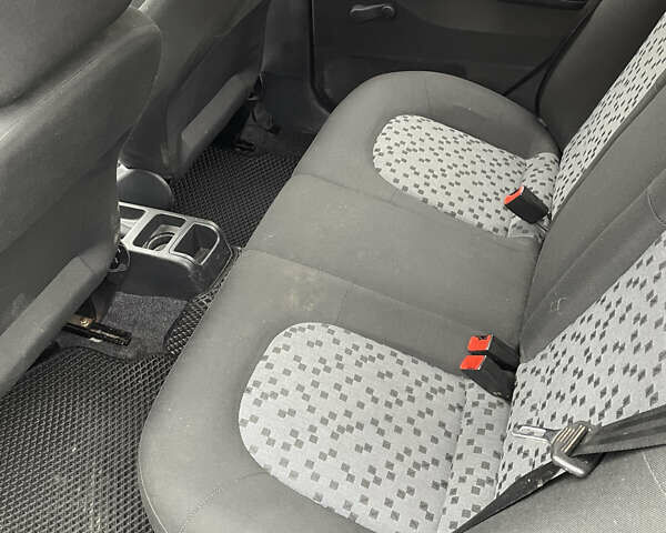 Серый Шкода Фабия, объемом двигателя 1.2 л и пробегом 89 тыс. км за 4700 $, фото 8 на Automoto.ua