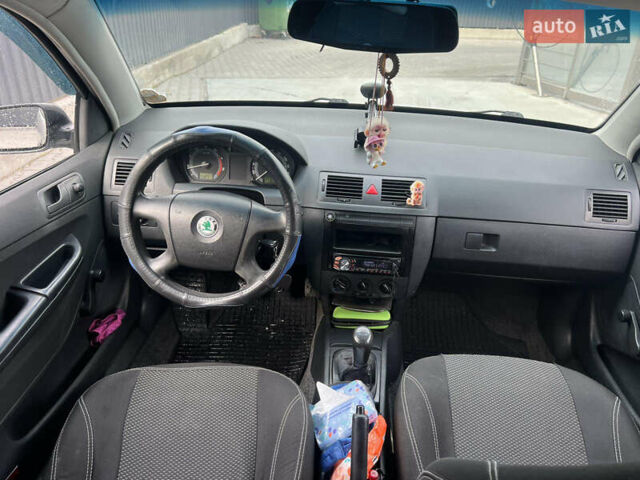 Сірий Шкода Фабія, об'ємом двигуна 1.2 л та пробігом 253 тис. км за 4100 $, фото 7 на Automoto.ua