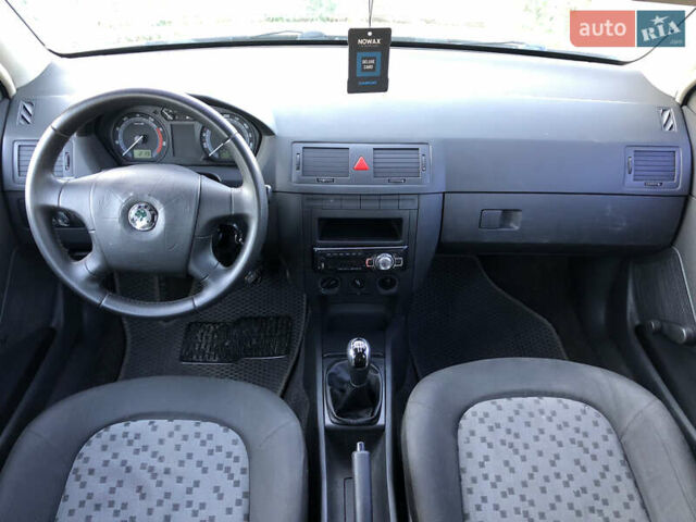 Серый Шкода Фабия, объемом двигателя 1.2 л и пробегом 250 тыс. км за 2500 $, фото 10 на Automoto.ua