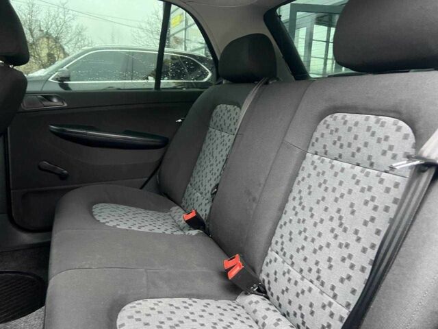 Серый Шкода Фабия, объемом двигателя 1.2 л и пробегом 208 тыс. км за 4000 $, фото 16 на Automoto.ua