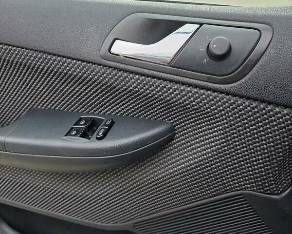 Серый Шкода Фабия, объемом двигателя 1.4 л и пробегом 232 тыс. км за 4500 $, фото 14 на Automoto.ua