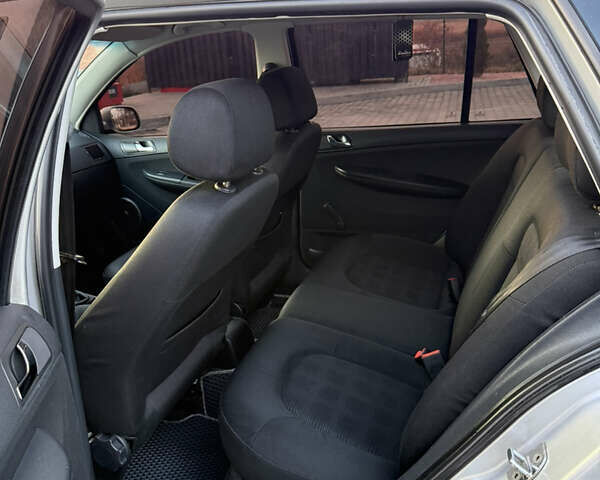 Сірий Шкода Фабія, об'ємом двигуна 1.39 л та пробігом 201 тис. км за 4200 $, фото 9 на Automoto.ua