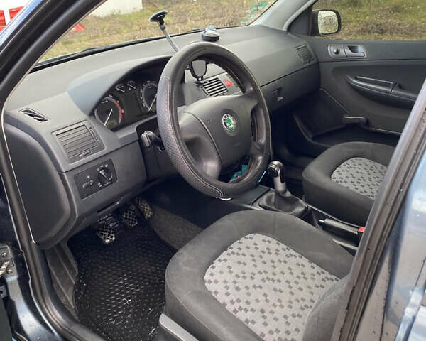 Серый Шкода Фабия, объемом двигателя 1.2 л и пробегом 207 тыс. км за 4000 $, фото 8 на Automoto.ua