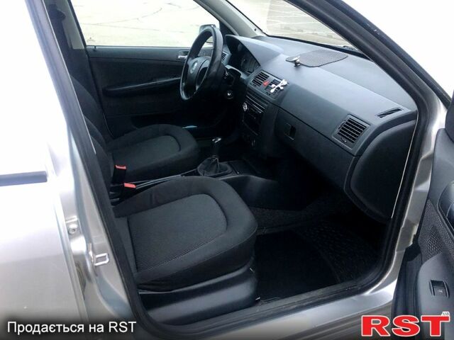 Серый Шкода Фабия, объемом двигателя 1.2 л и пробегом 260 тыс. км за 3200 $, фото 6 на Automoto.ua