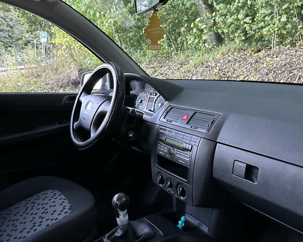 Сірий Шкода Фабія, об'ємом двигуна 1.39 л та пробігом 197 тис. км за 3950 $, фото 80 на Automoto.ua