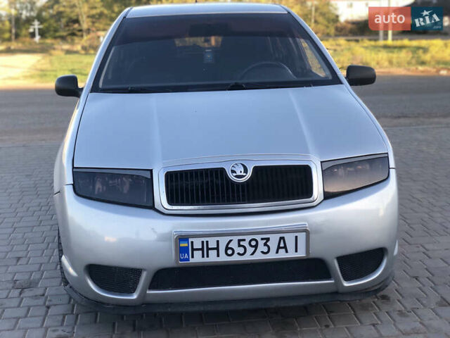 Серый Шкода Фабия, объемом двигателя 1.2 л и пробегом 250 тыс. км за 2500 $, фото 2 на Automoto.ua