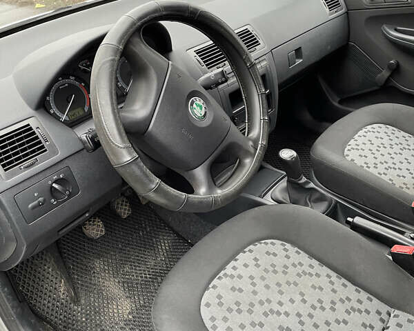 Серый Шкода Фабия, объемом двигателя 1.2 л и пробегом 89 тыс. км за 4700 $, фото 6 на Automoto.ua