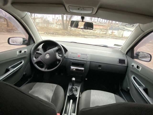 Сірий Шкода Фабія, об'ємом двигуна 1.2 л та пробігом 150 тис. км за 3300 $, фото 3 на Automoto.ua