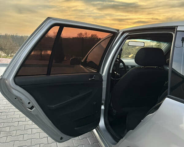 Сірий Шкода Фабія, об'ємом двигуна 1.39 л та пробігом 201 тис. км за 4200 $, фото 8 на Automoto.ua