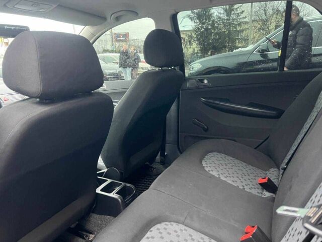 Серый Шкода Фабия, объемом двигателя 1.2 л и пробегом 208 тыс. км за 4000 $, фото 15 на Automoto.ua