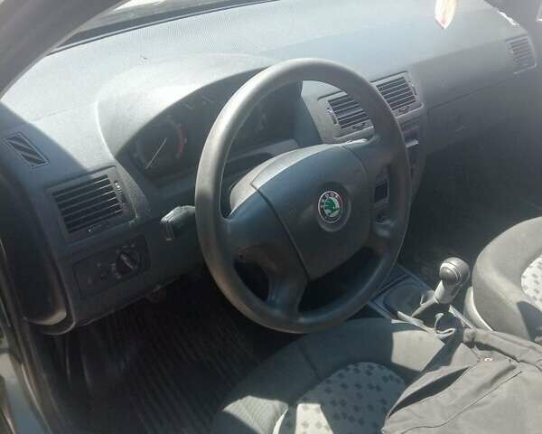 Серый Шкода Фабия, объемом двигателя 1.2 л и пробегом 190 тыс. км за 2800 $, фото 2 на Automoto.ua