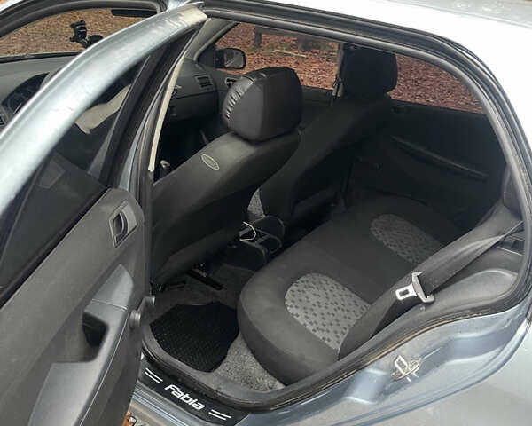 Серый Шкода Фабия, объемом двигателя 1.2 л и пробегом 91 тыс. км за 4300 $, фото 7 на Automoto.ua