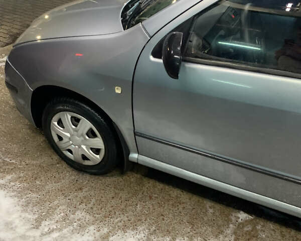 Серый Шкода Фабия, объемом двигателя 1.2 л и пробегом 260 тыс. км за 2700 $, фото 1 на Automoto.ua