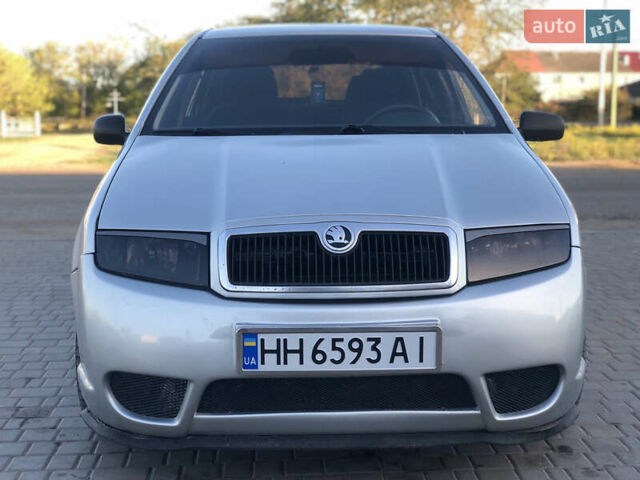 Серый Шкода Фабия, объемом двигателя 1.2 л и пробегом 250 тыс. км за 2500 $, фото 1 на Automoto.ua