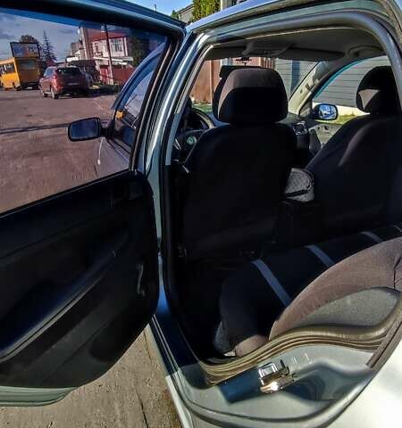 Шкода Фабия 2005 в Белой Церкве на Automoto.ua Серый Шкода Фабия, объемом двигателя 1.2 л и пробегом 286 тыс. км за 3700 $, фото 11 на Automoto.ua